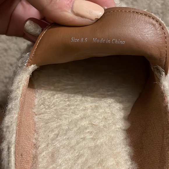 Dolce Vita Sherpa Slide Flats - Picture 4 of 4